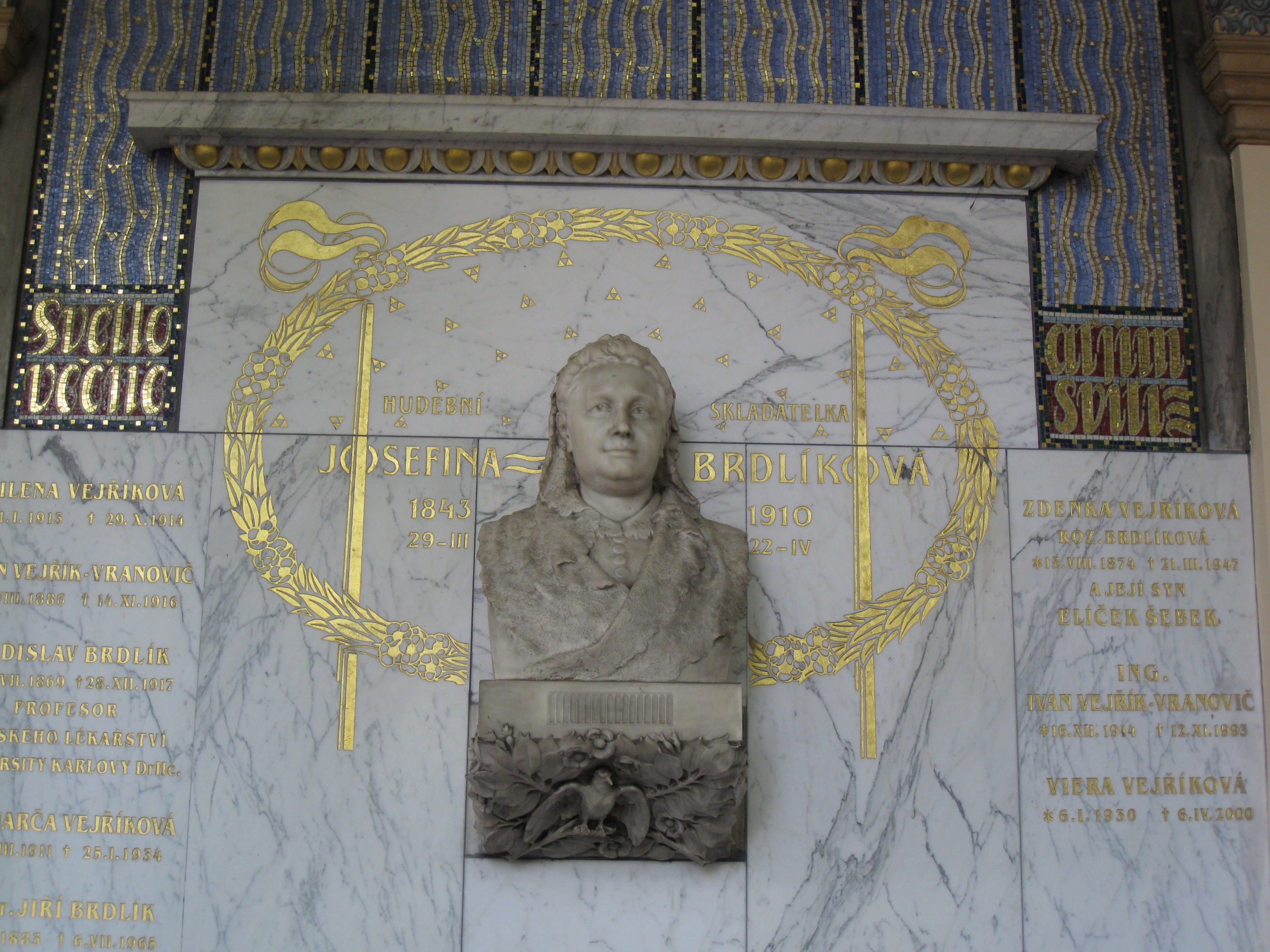Náhrobek Josefíny Brdlíkové na Vyšehradském hřbitově v Praze