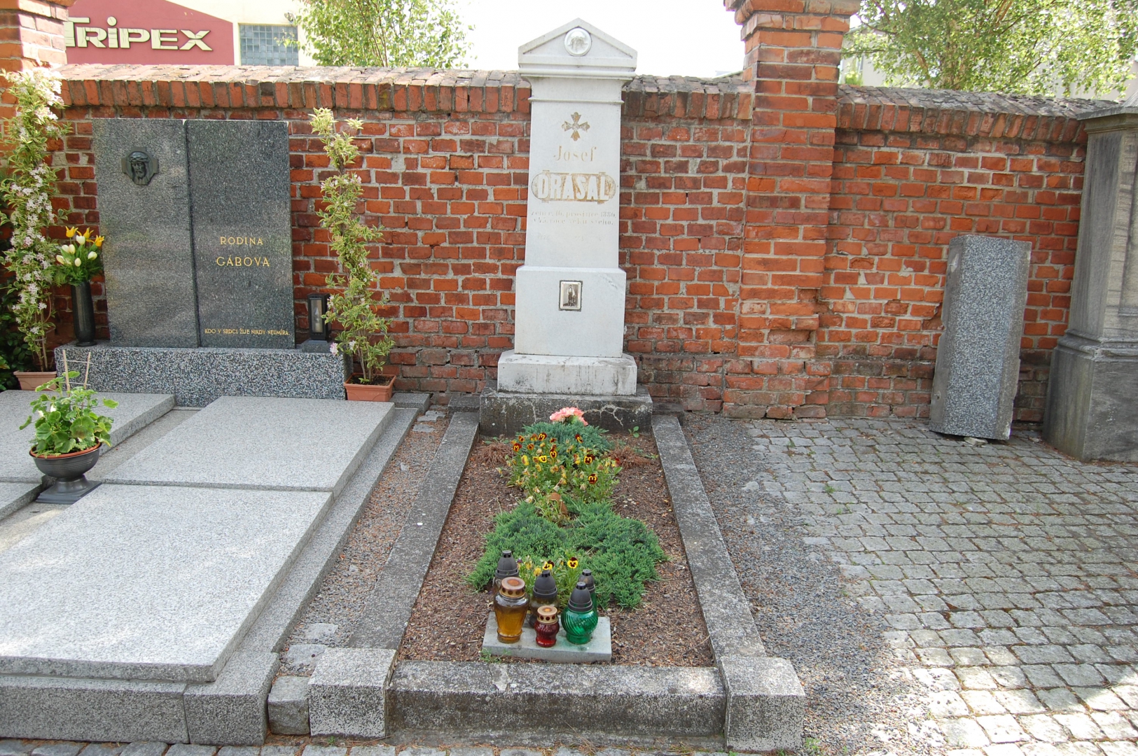 Hrob Josefa Drásala v Holešově
