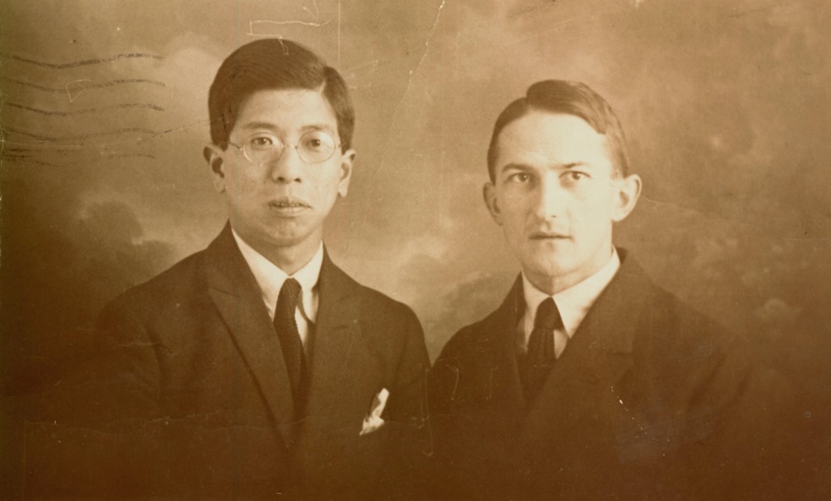 Jaroslav Heyrovský (vpravo) a Masuzó Shikata