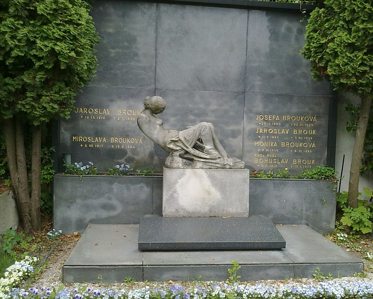 Rodinná hrobka Broukových v pražských Holešovicích