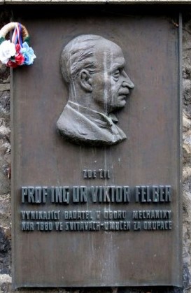 Pamětní deska na domě, kde žil Viktor Felber v Praze na Vinohradech