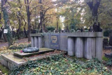 Hrob Matěje Blechy na Olšanských hřbitovech v Praze