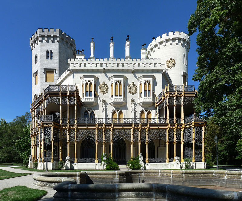 Litinová terasa u jižního průčelí zámku Hluboká nad Vltavou