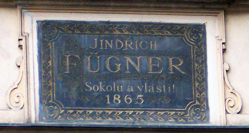 Pamětní deska na domě čp.1437 v Sokolské ulici v Praze