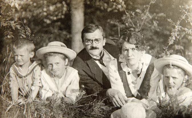 Karel Engliš s rodinou