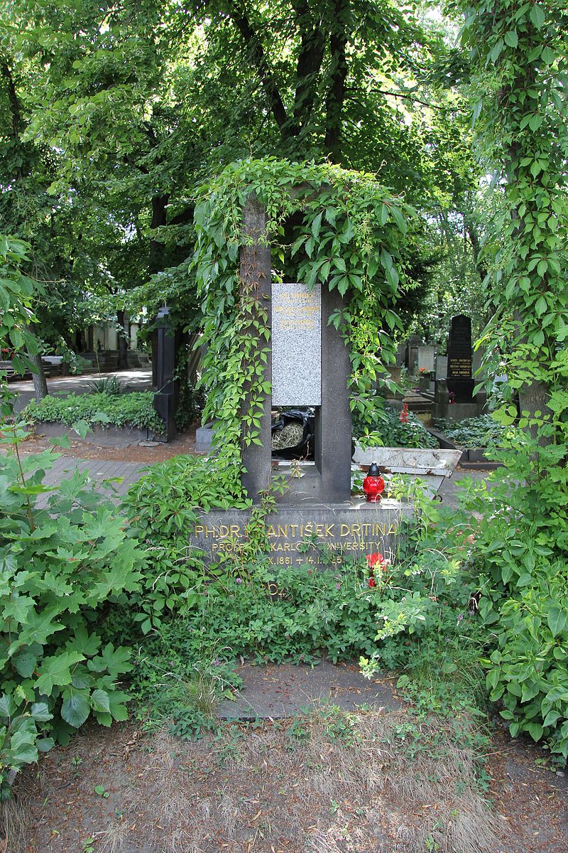 Hrob Františka Drtiny na Olšanských hřbitovech v Praze