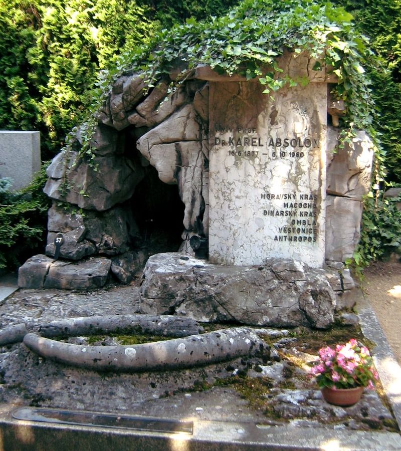Hrob Karla Absolona na Ústředním hřbitově v Brně