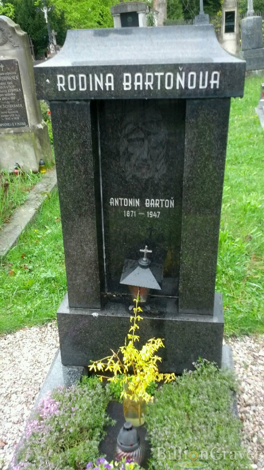 Hrob Antonína Bartoně ve Vysokém nad Jizerou