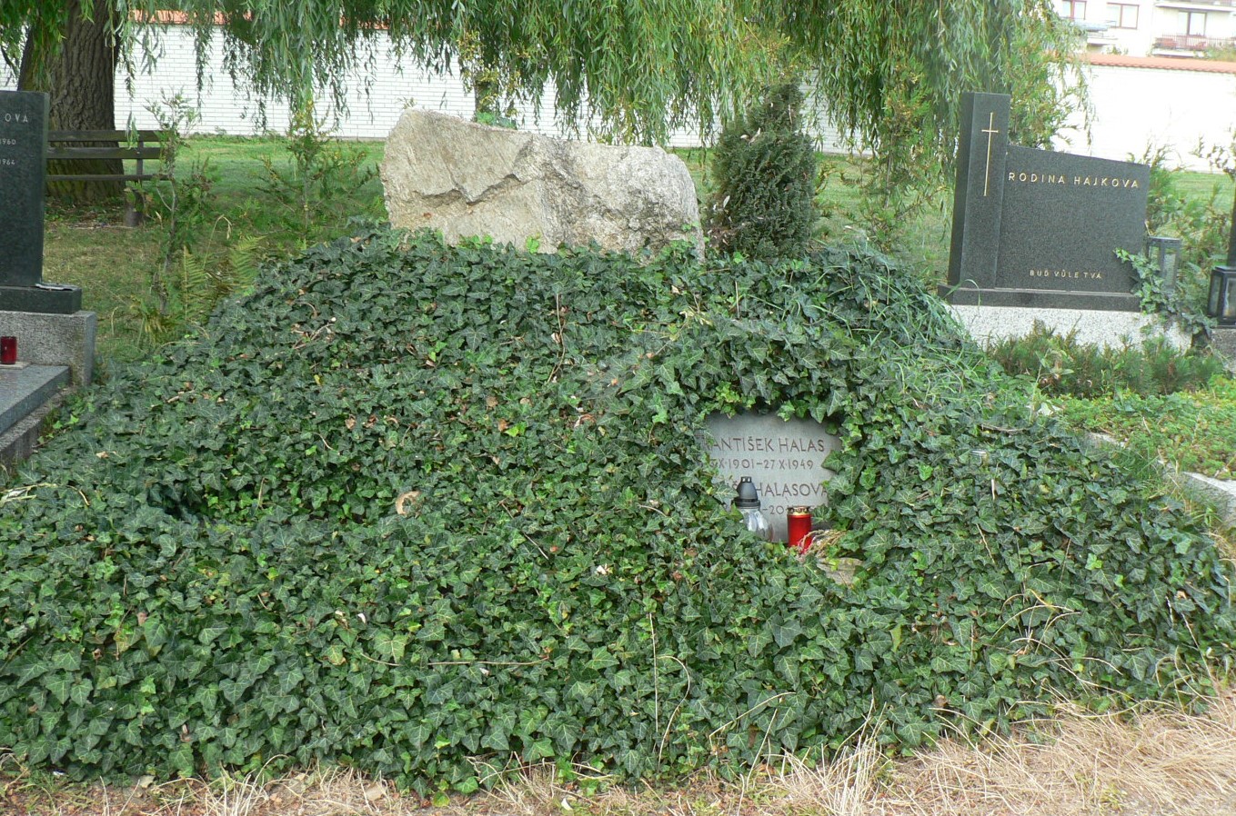 Hrob Františka Halase v Kunštátě