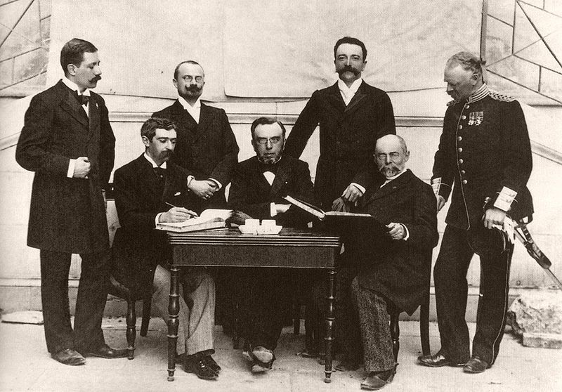 Mezinárodní olympijský výbor (J. S. Guth-Jarkovský stojí druhý zleva), 1896