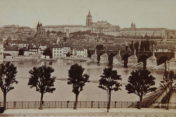 Pražský hrad z nábřeží, kolem roku 1867