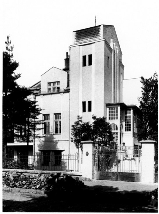 Charvátova vila v Hradci Králové, vystavěna v letech 1909-1910
