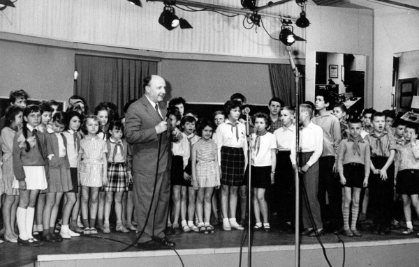 Miloslav Disman s Dismanovým rozhlasovým dětským souborem, 1963