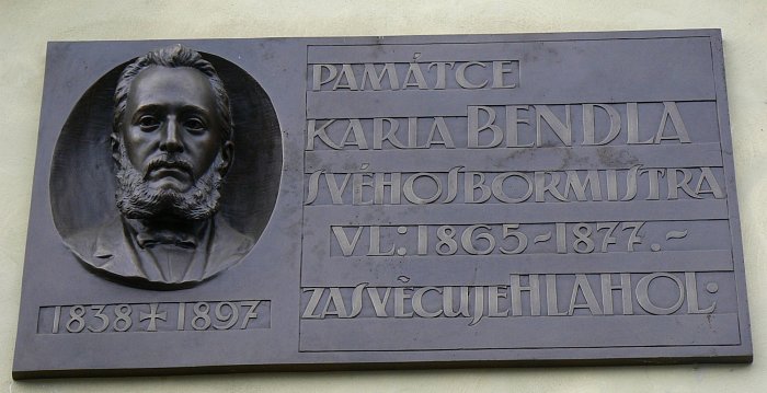 Pamětní deska na Masarykově nábřeží v Praze