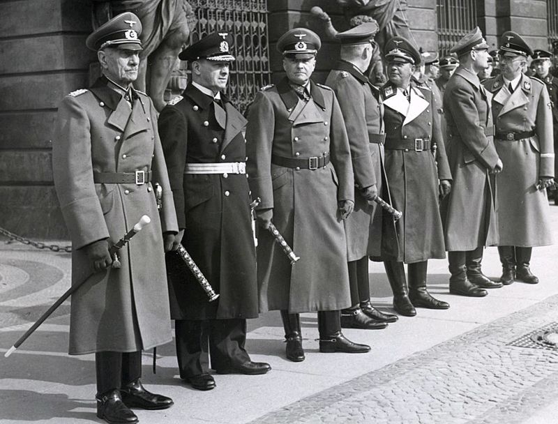 Eduard Böhm-Ermolli, Erich Raeder, Walther von Brauchitsch, Wilhelm Keitel, Erhard Milch, Rudolf Hess a Heinrich Himmler (16. března 1941)