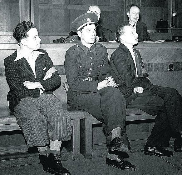 Karel Čurda a Viliam Gerik před Mimořádným lidovým soudem v Praze, 1947