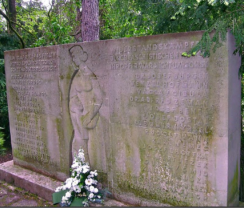 Památník obětí poprav ze dne 13. 4. 1945 na hřbitově Ostfriedhof v Lipsku