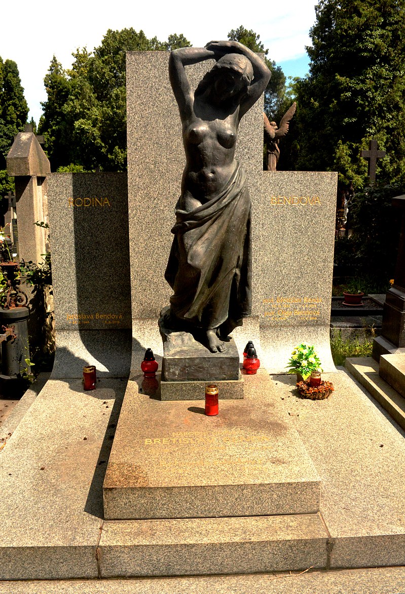 Hrob rodiny Bendových na Vyšehradském hřbitově v Praze