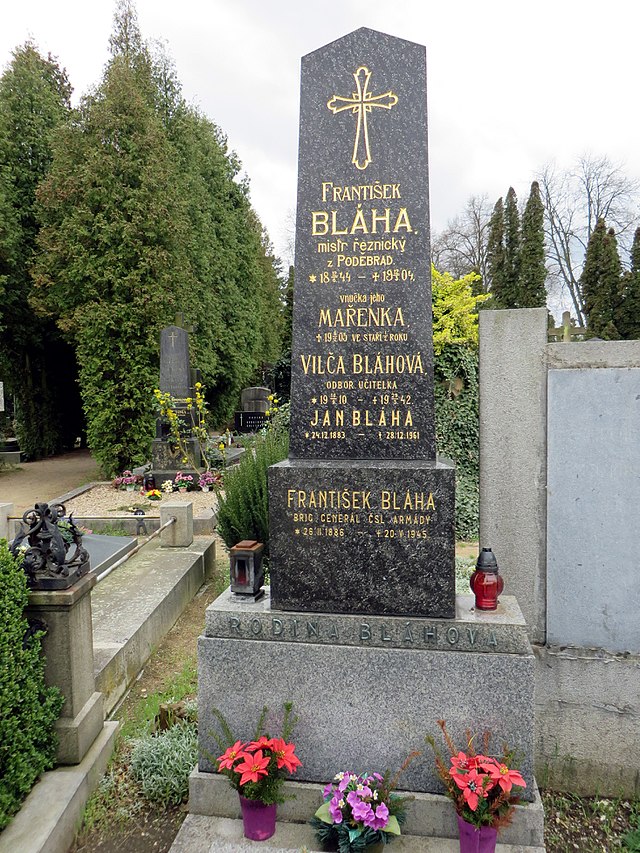 Hrob generála Františka Bláhy na hřbitově v Poděbradech