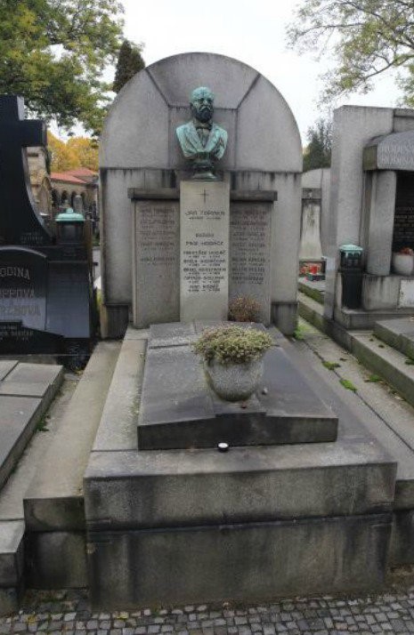 Hrob Nataši Gollové na Vyšehradském hřbitově v Praze