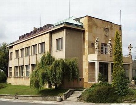 Městská spořitelna v Sobotce byla vystavěna v roce 1935