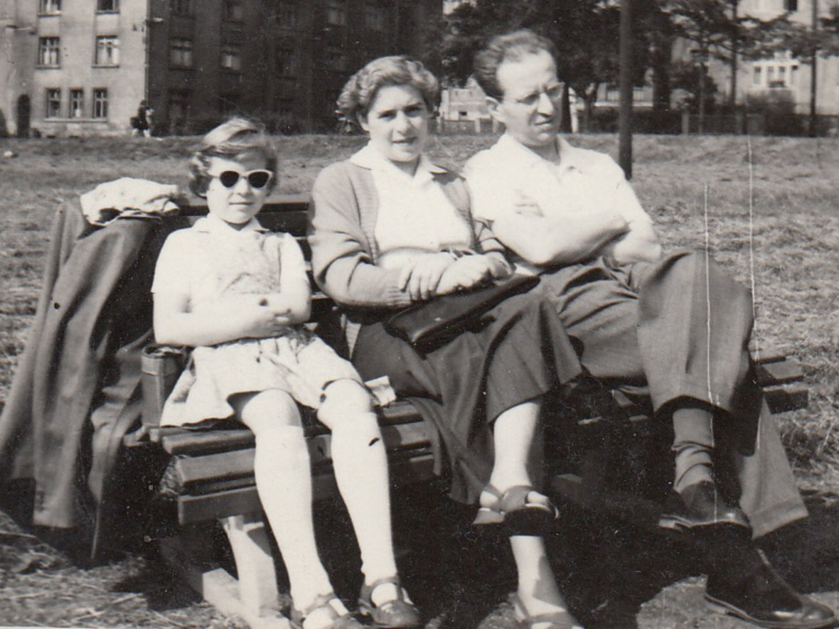 Vítězslav Fuchs se svou manželkou Emílií a dcerou Jarmilou (Post Bellum)