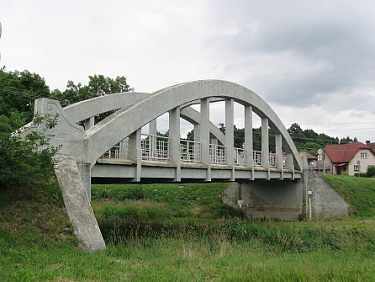 Silniční most v Hořepníku byl zbudován v roce 1911 podle návrhu Stanislava Bechyně