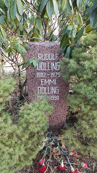 Hrob Rudolfa Döllinga na Ústředním hřbitově ve Friedrichsfelde