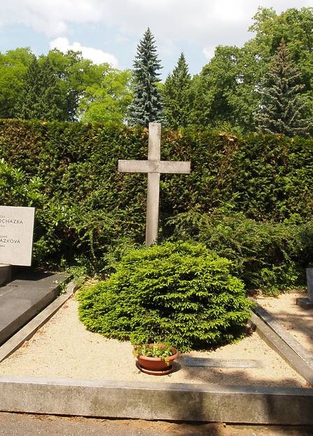 Hrob Karla Dvořáčka na Ústředním hřbitově v Brně