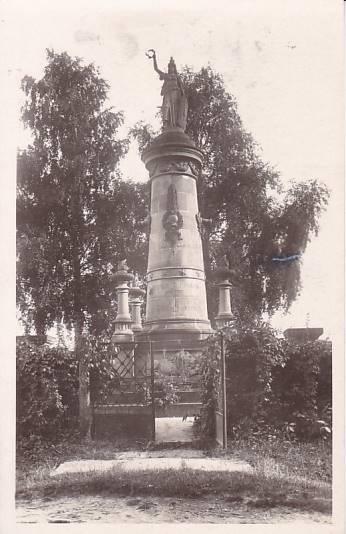 Baterie mrtvých - pomník u Chlumu byl vystavěn v roce 1896