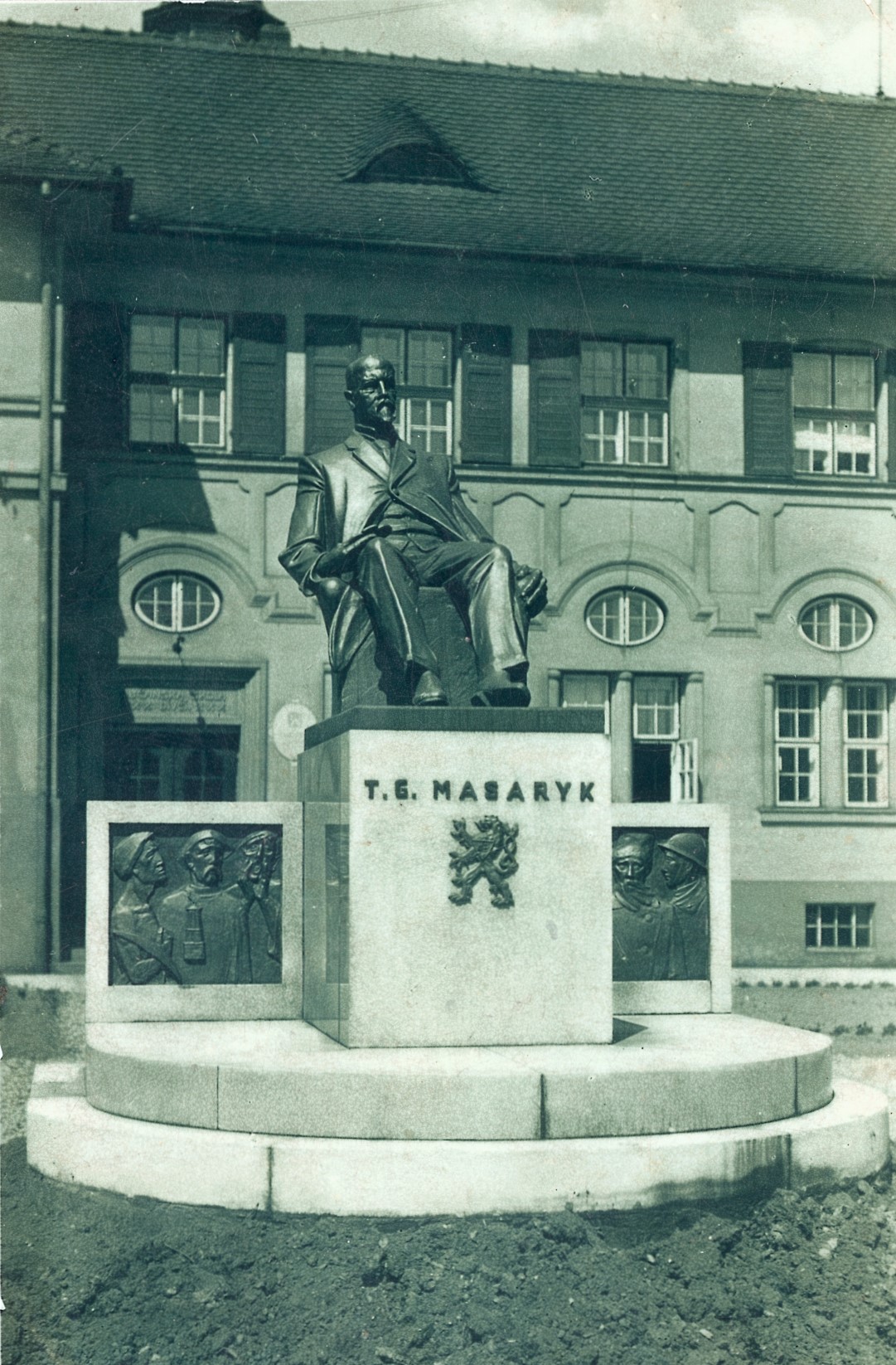 Původní pomník T. G. Masaryka v Karviné