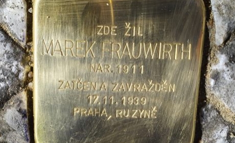 Kámen zmizelých před domem v Jilské ulici v Praze, kde Marka Frauwirtha zatklo gestapo
