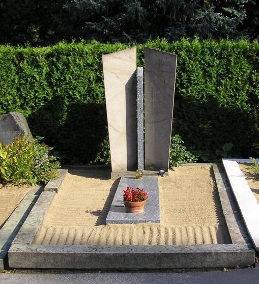 Hrob Rudolfa Dostála na Ústředním hřbitově v Brně