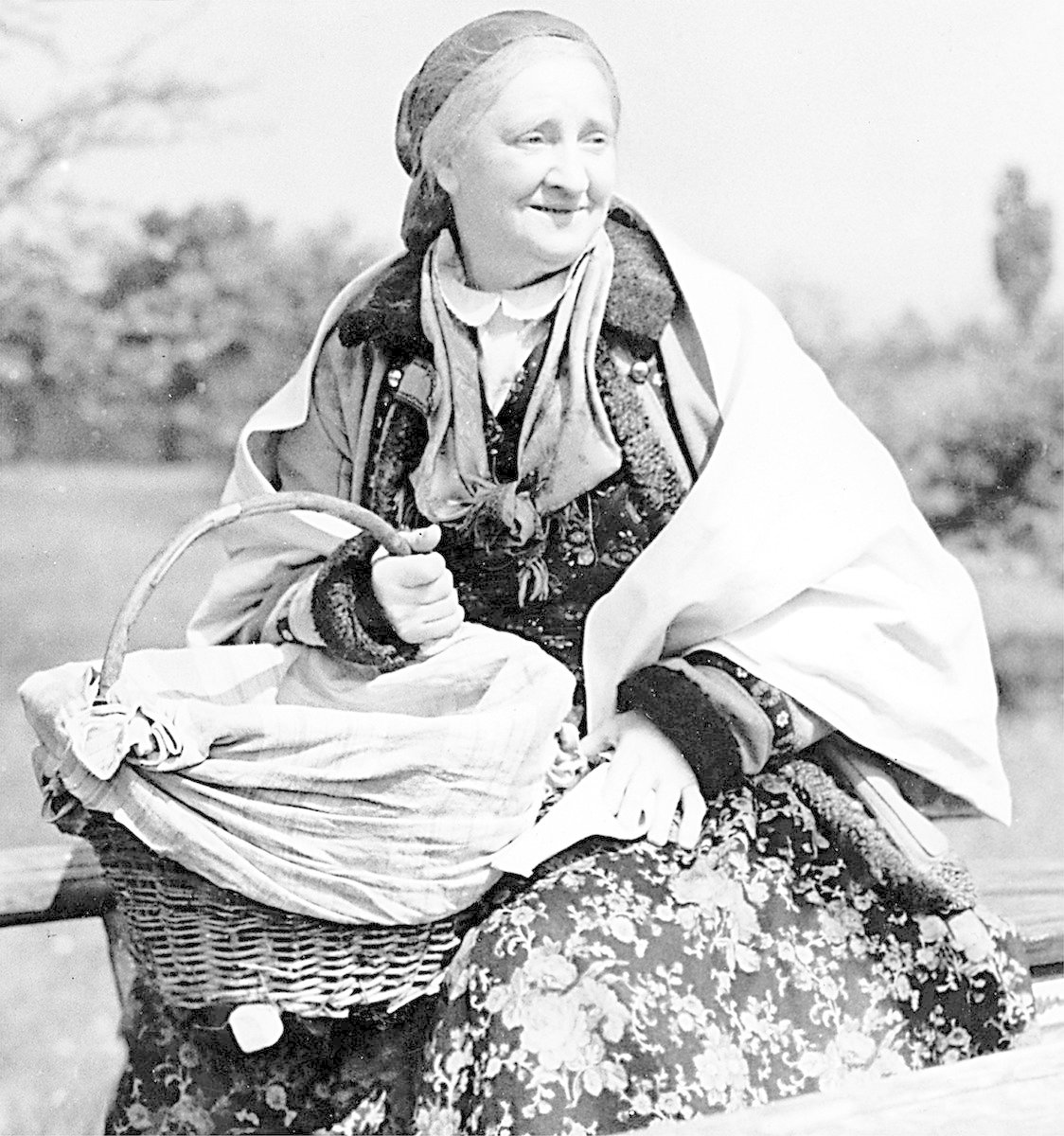 Terezie Brzková v roli babičky (Babička, 1940)