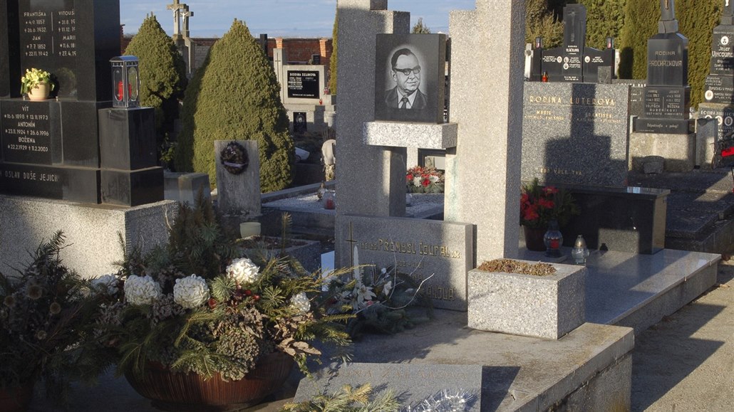 Hrob Přemysla Coufala v Hrubčicích na Prostějovsku