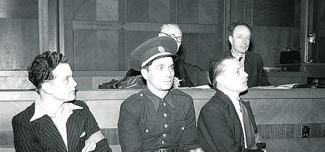 Viliam Gérik a Karel Čurda před Mimořádným lidovým soudem v Praze, 1947