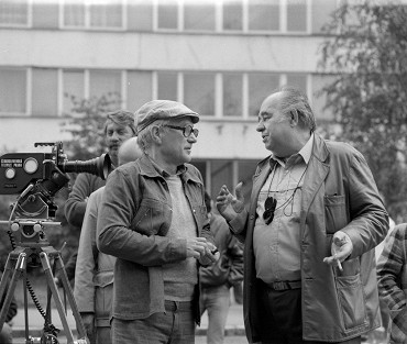 Jaroslav Dudek při natáčení seriálu Malý pitaval z velkého města, 1986