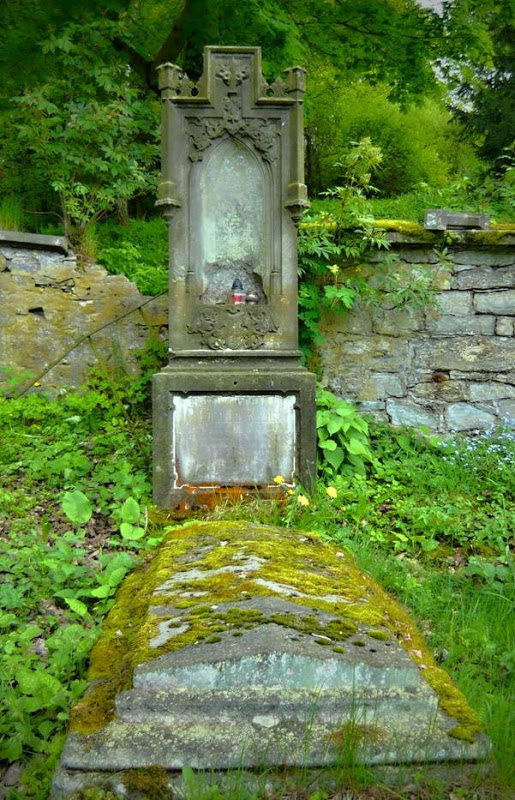 Hrob Antonína Buchtela na hřbitově v Letohradě