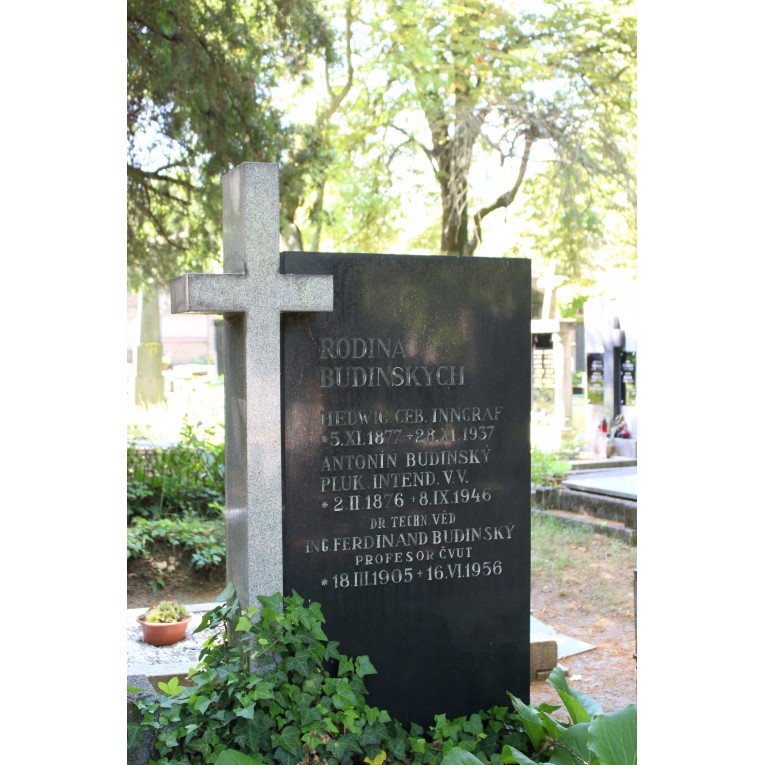 Hrob Ferdinanda Budinského na Vinohradském hřbitově v Praze