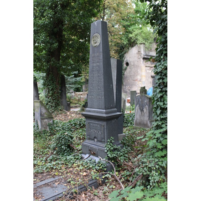 Hrob A. Elhenického na Olšanských hřbitovech v Praze