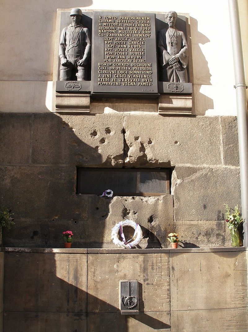 Pamětní deska na kostele sv. Cyrila a Metoděje v Resslově ulici v Praze