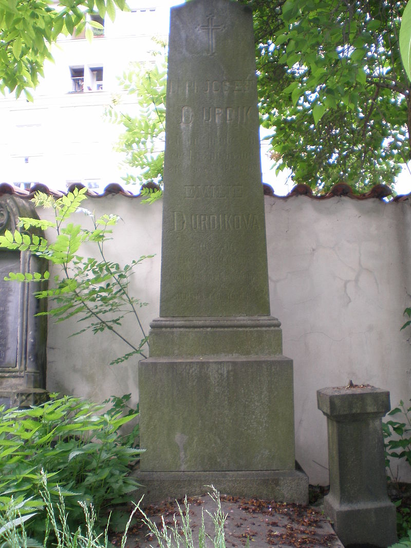 Hrob Josefa Durdíka na Olšanských hřbitovech v Praze