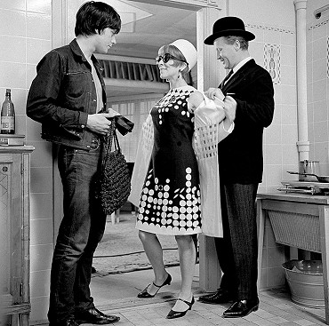 René Gabzdyl, Hana Hegerová a Jiří Šlitr ve filmu Dobře placená procházka, 1966