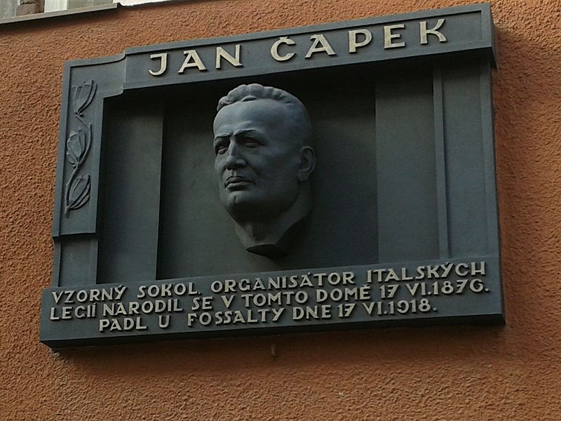 Pamětní deska v Praze-Michli na domě, kde se Jan Čapek narodil