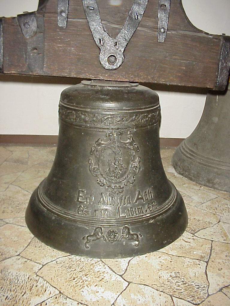 Zvon od zvonaře Brikcího z Cimperka, dnes umístěn v Muzeu města Ústí nad Labem
