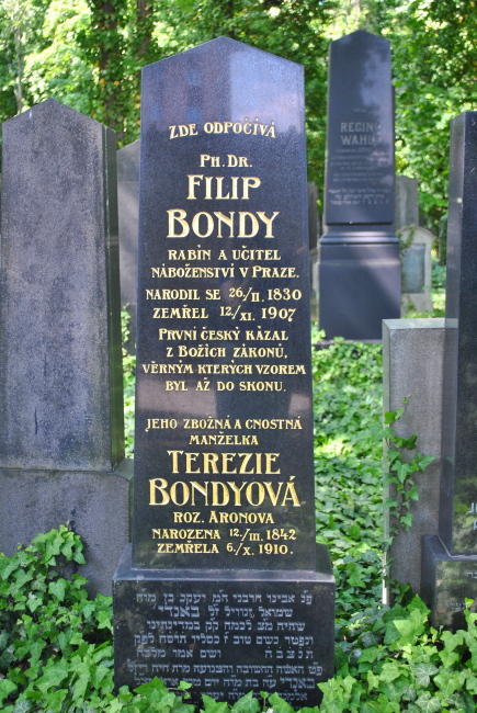 Hrob Filipa Bondyho na Novém židovském hřbitově v Praze