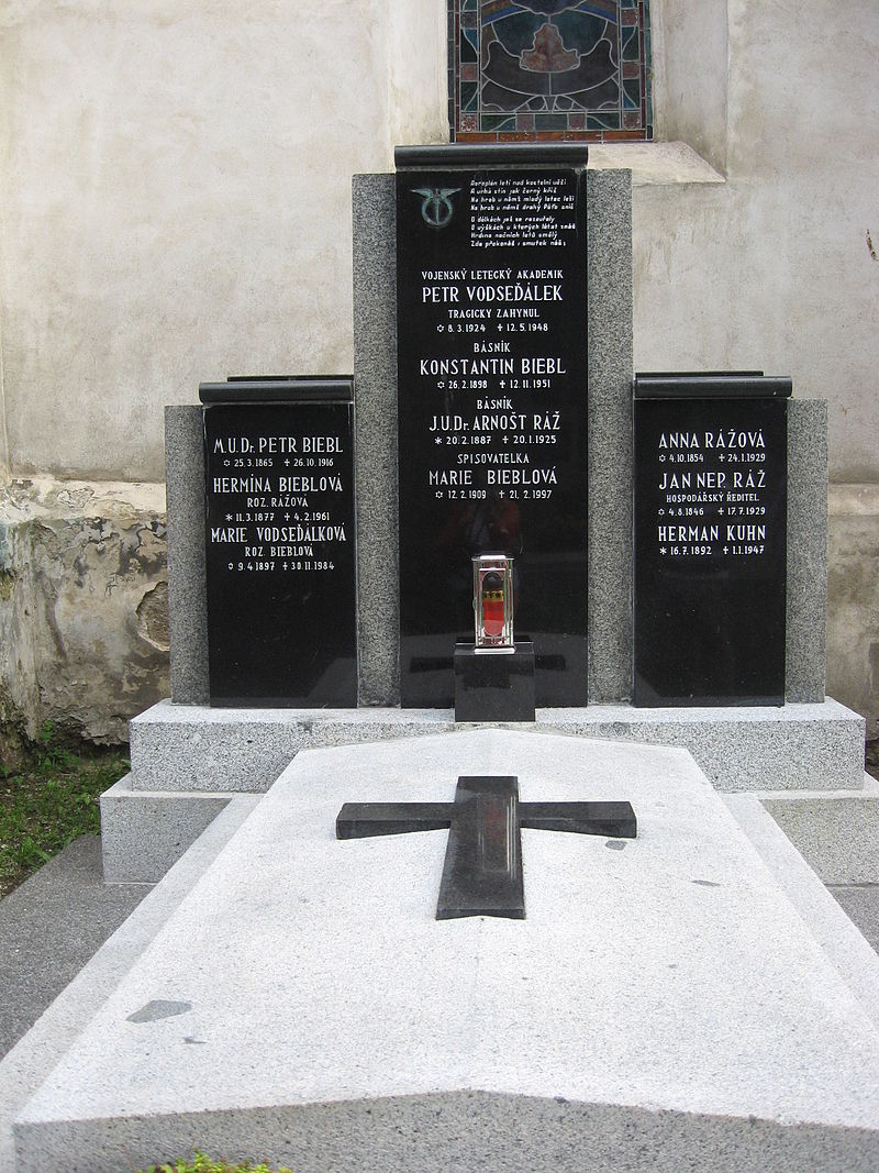 Hrob Konstantina Biebla ve Slavětíně u Loun