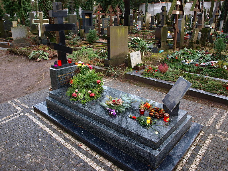 Hrob metropolity Doroteje na Olšanských hřbitovech v Praze