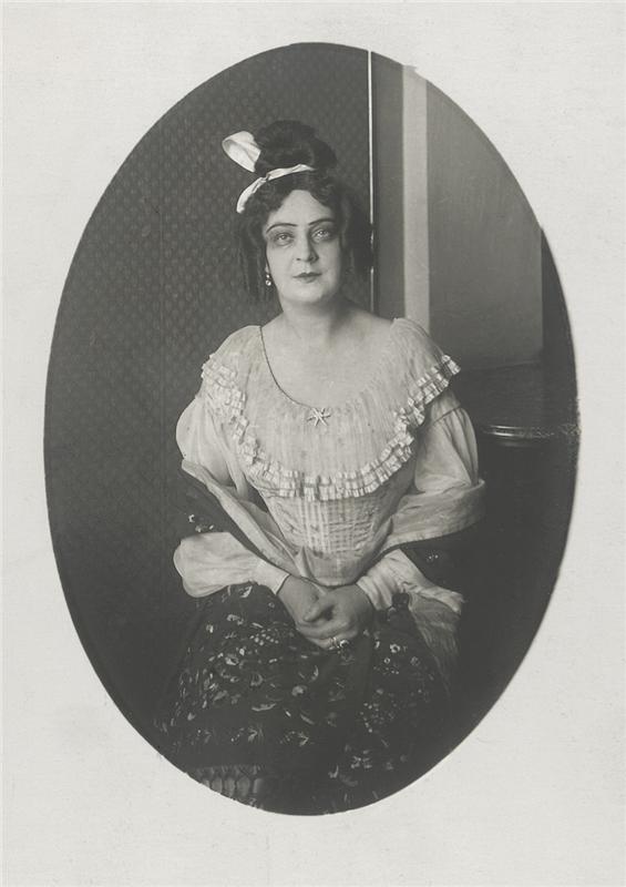 Marja Bogucká v opeře Na starém bělidle jako paní kněžna (1916)