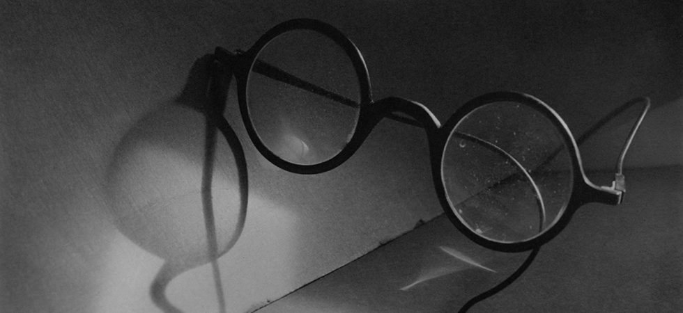 Samota a brýle, 1924